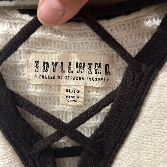 Idyllwind by Miranda Lambert, poncho - Picture 5 of 8